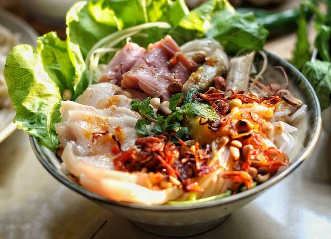 Bún mắm thịt heo quay của Bà Thuyên phải nói là tuyệt cú mèo.