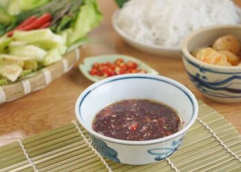 Cách chưng mắm tôm ăn bún đậu ngon