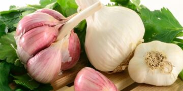 6 mẹo chữa bệnh bằng tỏi dễ làm