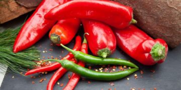 Nên ăn thêm một số loại trái cây - Lưu ý khi ăn ớt