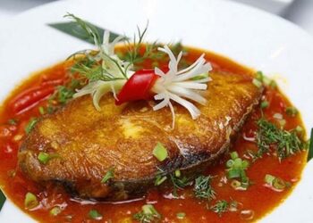 Cá thu sốt chua ngọt kết hợp rau thì là