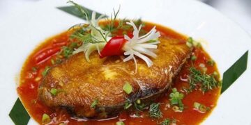 Cá thu sốt chua ngọt kết hợp rau thì là